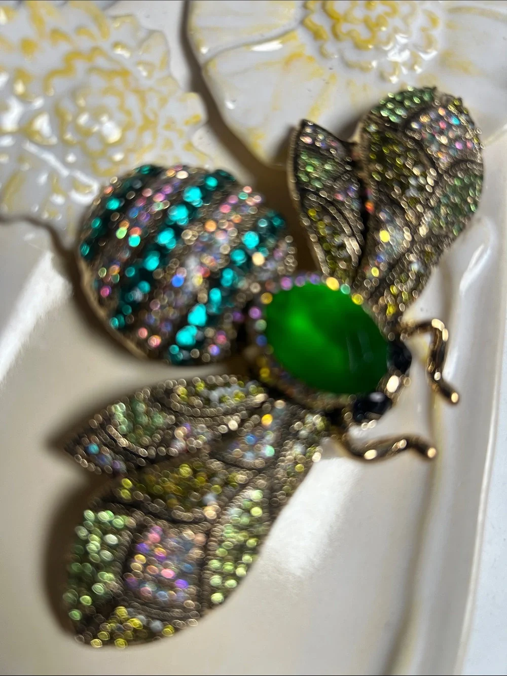 Green Crystal Bee Brooch - Gold-Tone Sparkling Women’s Jewelry